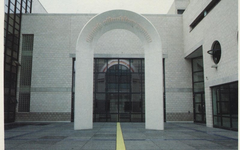 Very Contemporary, SCHUNCK, Young heritage cabinet II: The black field