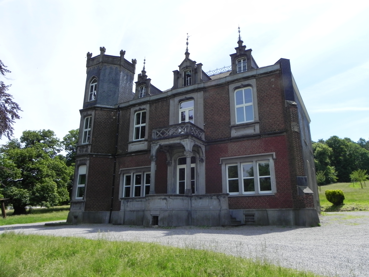 Very Contemporary — La Châtaigneraie